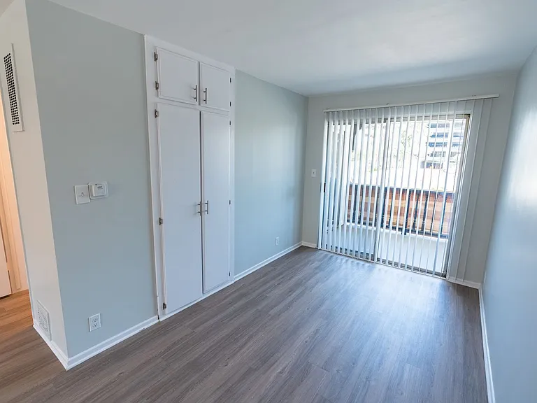 18407 Dearborn Street — Photo 39