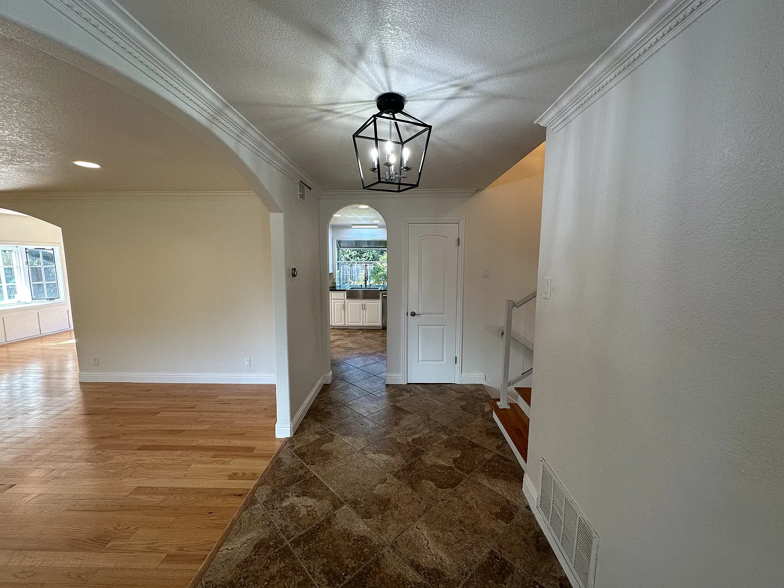4 bed, 3.0 bath, 2056 sqft, $4,100 — Photo 3