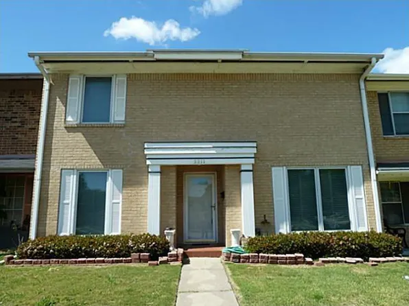 2211 Montclair Dr, Carrollton, TX 75007