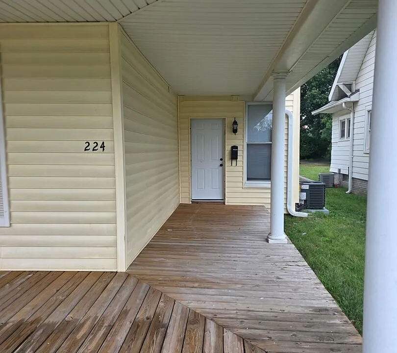 224 W Pearl St