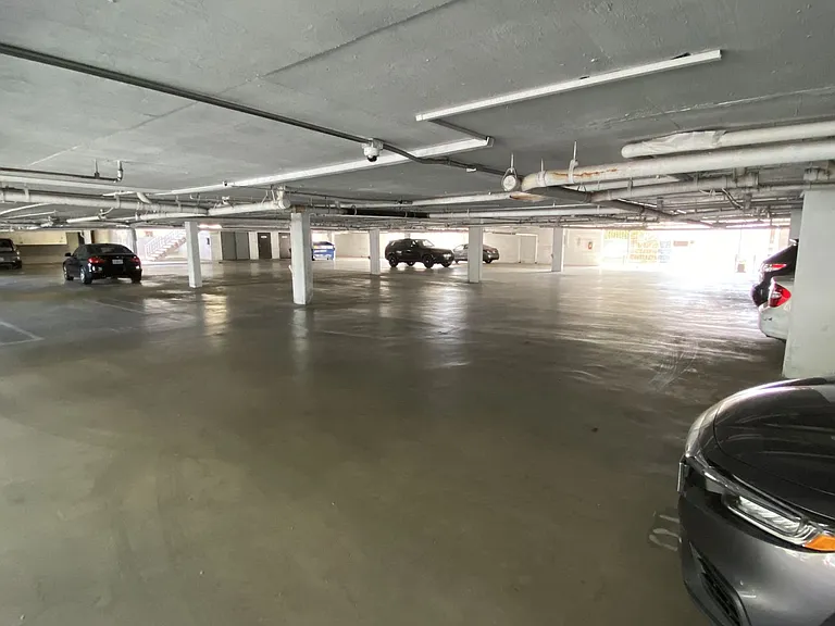 Barclay Square Apts LLC (9840) — Photo 11