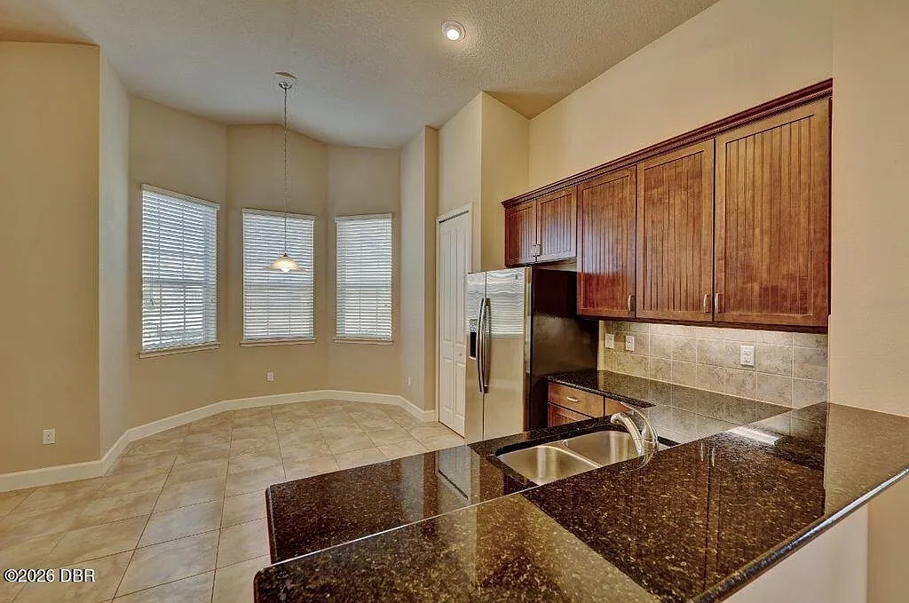3 bed, 2.0 bath, 1815 sqft, $3,000 — Photo 4