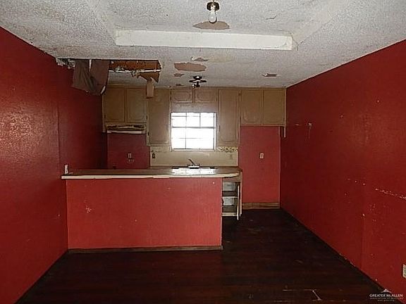 4th image of 617 E Vfw Ave