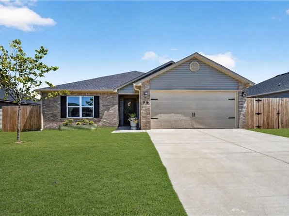 1716 Ace Ave, Gentry, AR 72734