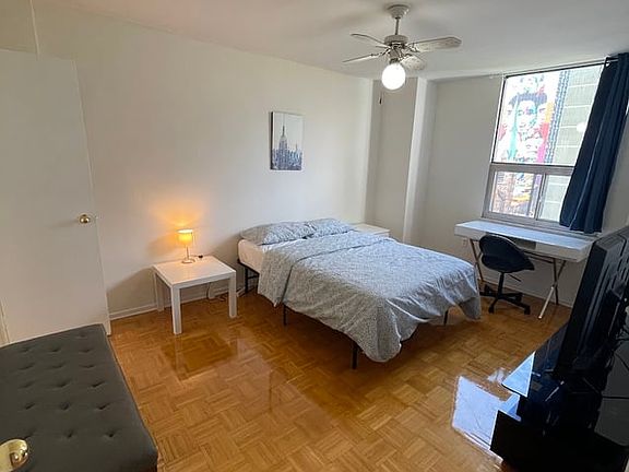 3rd image of 140 Carlton St #805B