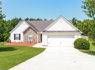 290 Rockingham Dr, Loganville, GA 30052