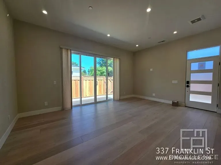 337 Franklin St — Photo 3