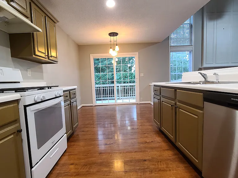 155 Lembeth Ct — Photo 4