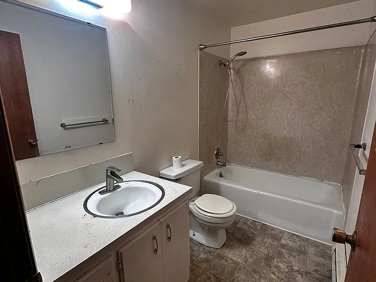 10833 & 10835 SE 200th St — Photo 5