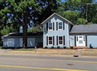 1043 N Hudson St, Lowell, MI 49331