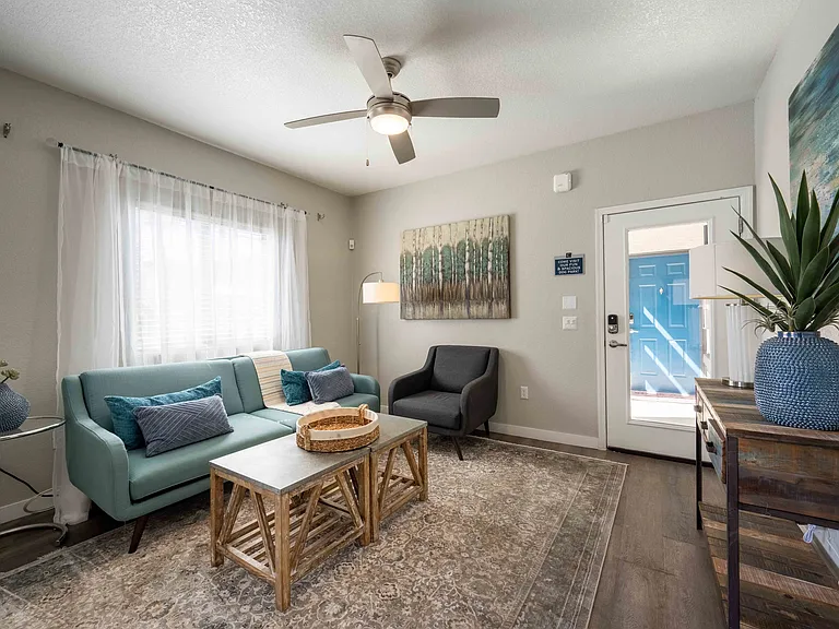 2x2 Platinum Living Room