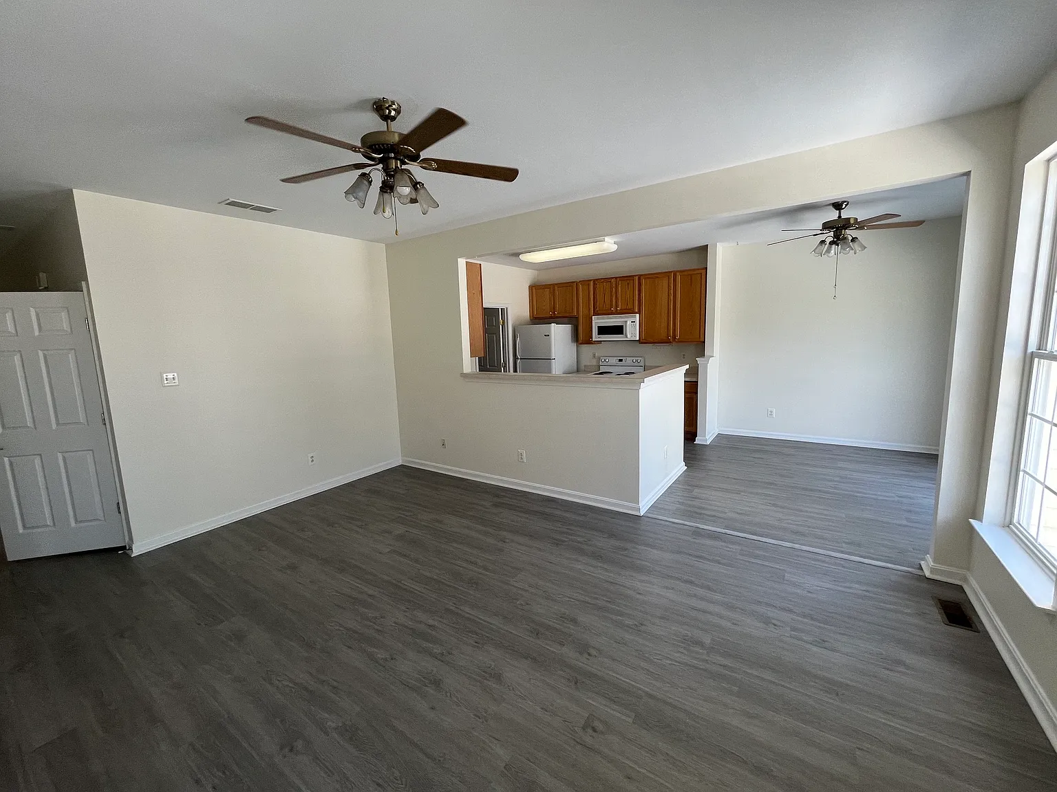 3 bed, 1424 sqft, $2,300 — Photo 2