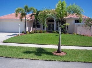 578 N Cypress Dr, Tequesta, FL 33469