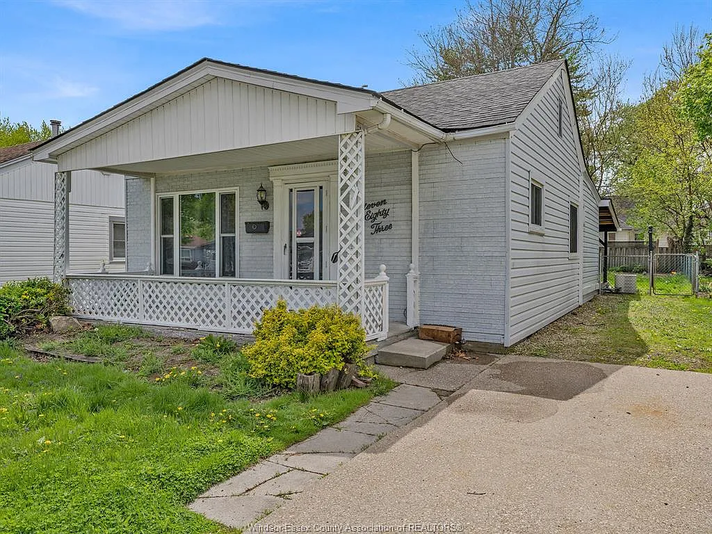 3 bed, $2,100 — Photo 3