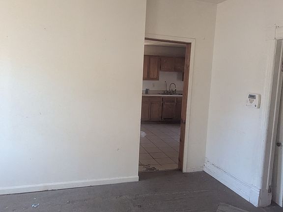 5th image of 209 N Charlton St
