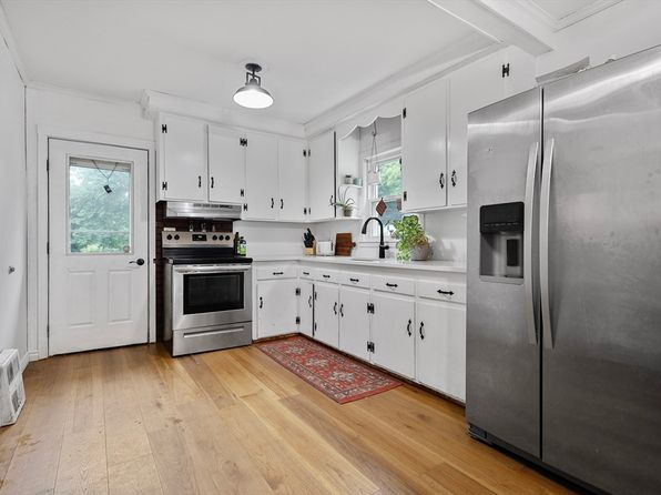 17 Pine St, Bellingham, MA 02019
