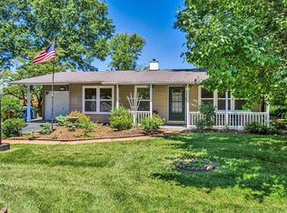 936 Crestland Dr, Ballwin, MO 63011