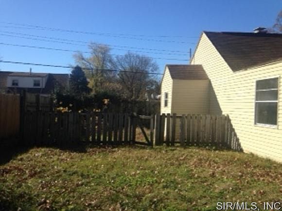 2nd image of 448 Jerome Ln
