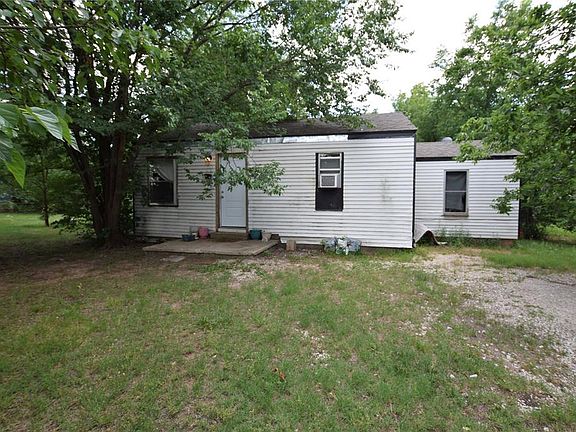 3rd image of 220 NE 1st St