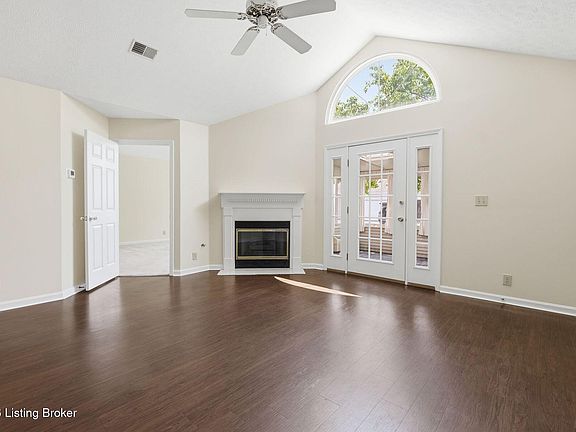4th image of 3910 Village Green Dr