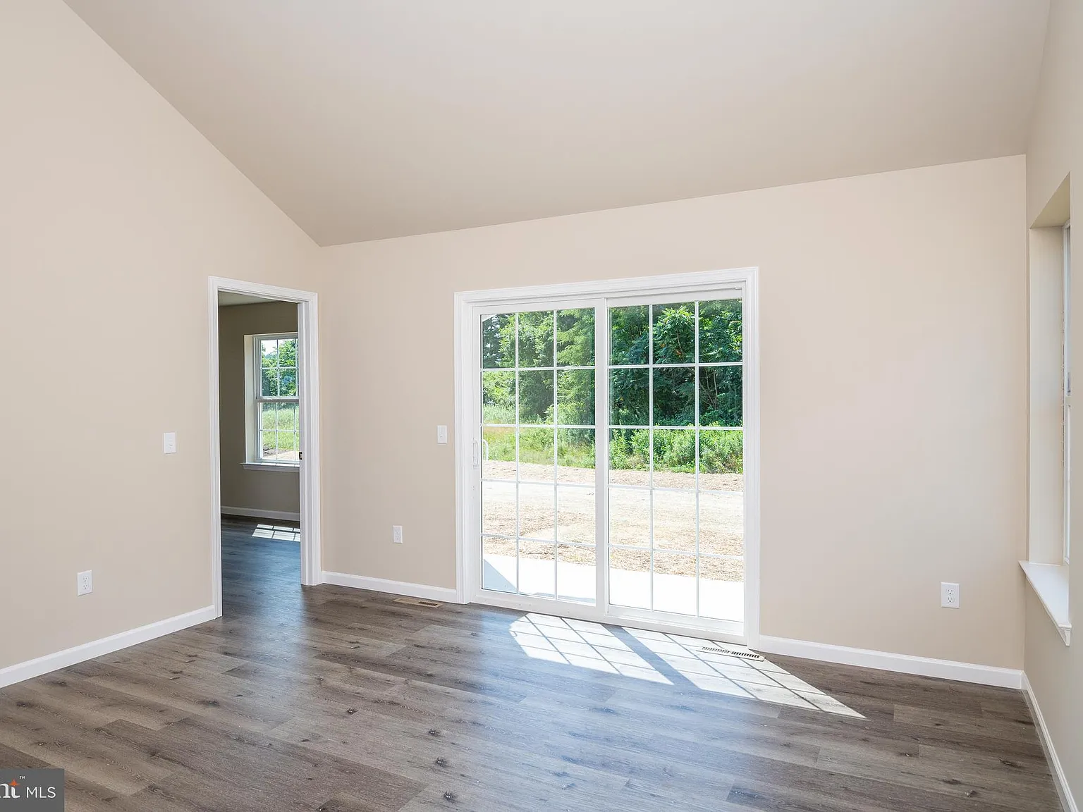 3 bed, 2.5 bath, 2893 sqft, $2,500 — Photo 3