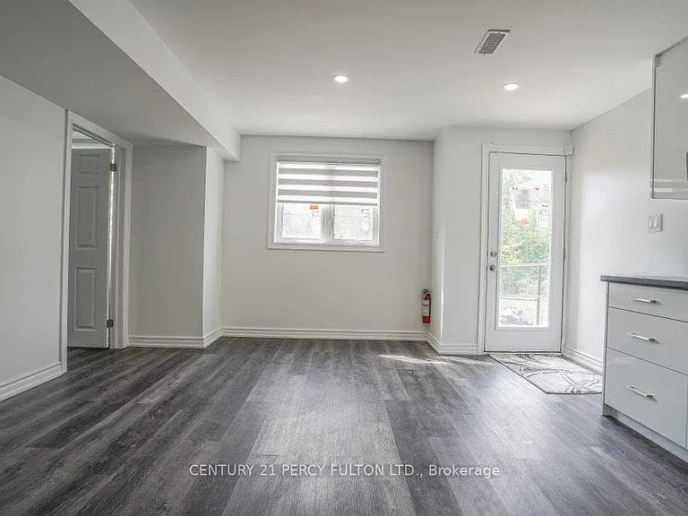 1040 Foxtail Cres #BASEMENT — Photo 12