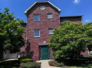330 Leah Ln APT 3B, Woodstock, IL 60098