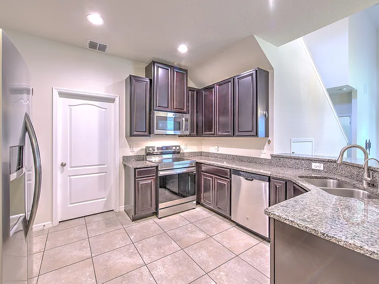 2111 Broadway View Ave — Photo 3