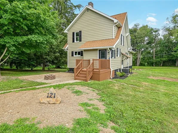 121 E 1st Ave, Ellwood City, PA 16117