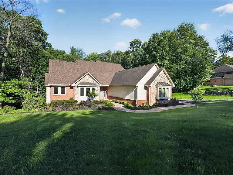 3187 Turnberry Dr — Photo 2