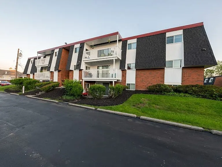 Finneytown Apartments & Townhomes — Photo 12