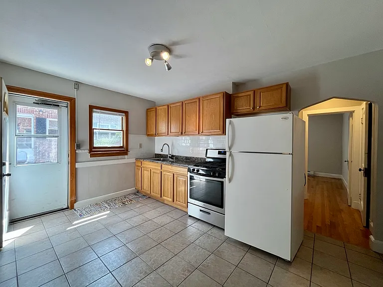 38 Beechcroft St #1 — Photo 3