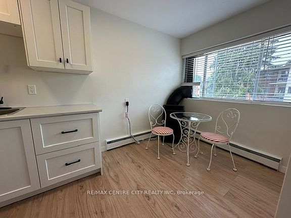 4th image of 1172 Hamilton Rd #208