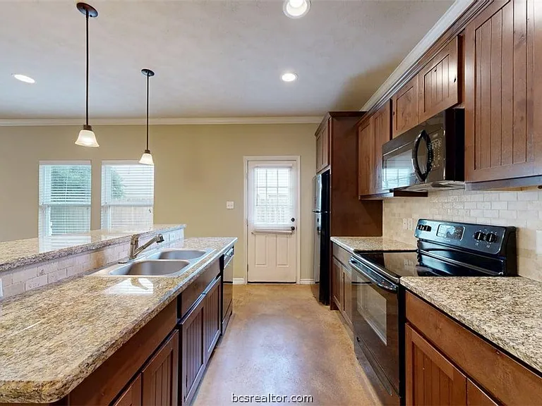 3406 Cullen Trl — Photo 9