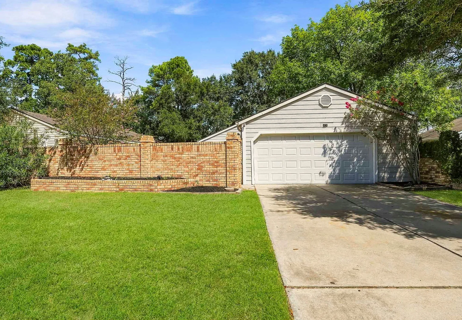3 bed, 2.5 bath, 1655 sqft, $2,749 — Photo 2