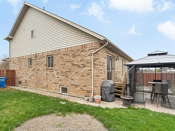 3rd image of 11460 Timber Bay Cres
