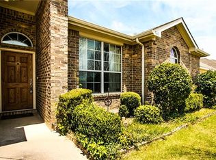 925 Mesa Vista Dr, Crowley, TX 76036