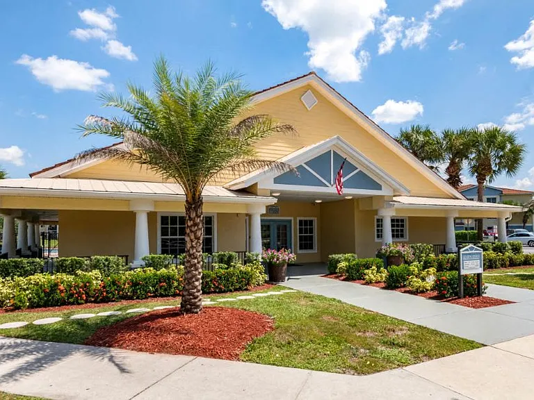 Tuscan Isle Apartments — Photo 1