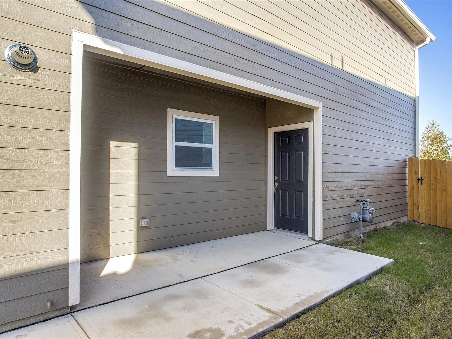 3 bed, 2.5 bath, 1537 sqft, $1,900 — Photo 2