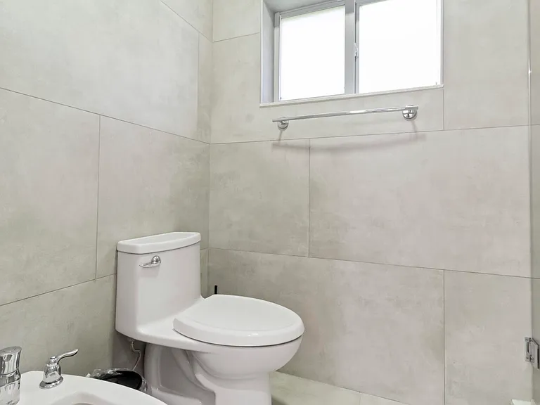 21303 NE 18th Pl — Photo 23