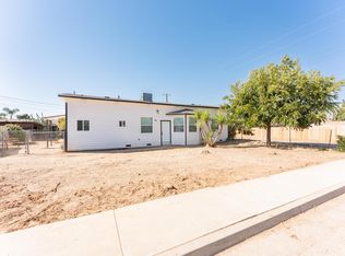 821 I St, Orange Cove, CA 93646