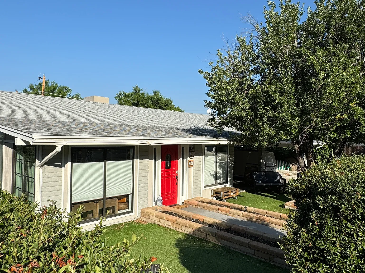 207 W Roundup Rd — Photo 2
