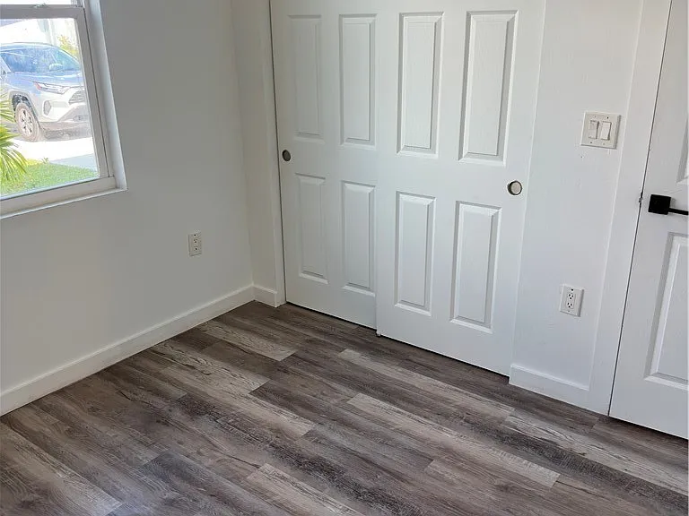 1530 Gilbert Ave S — Photo 6