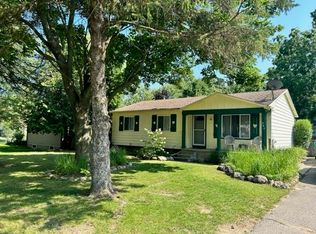 346 Oakwood Ln, Perry, MI 48872
