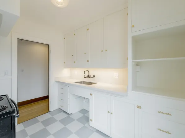 6522 Phinney Ave N APT 303, Seattle, WA 98103