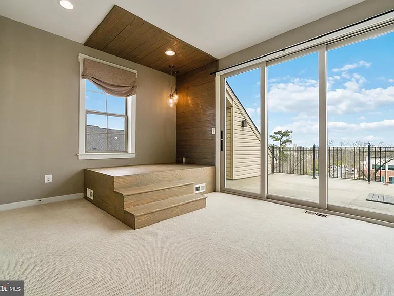 10225 Hilltop Ascent Dr — Photo 20