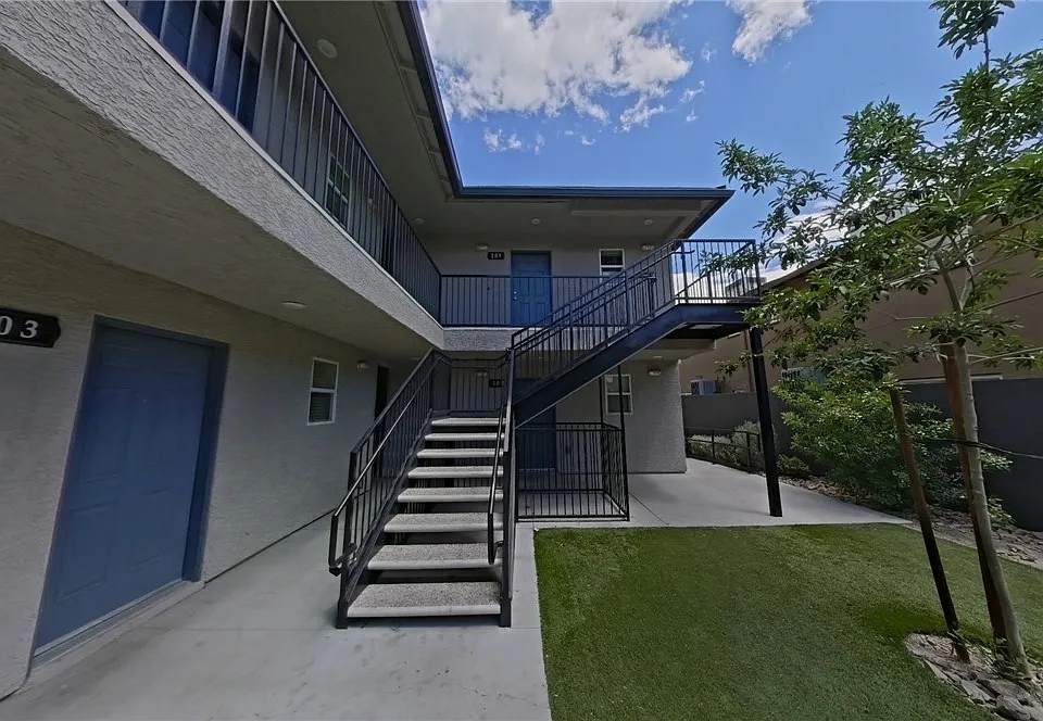1821 Santa Paula Dr #103