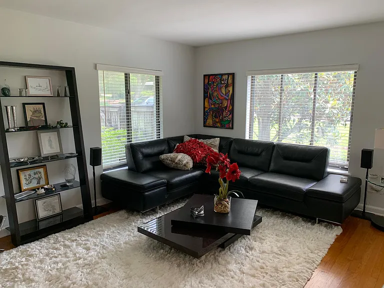 341 Kings Way — Photo 6