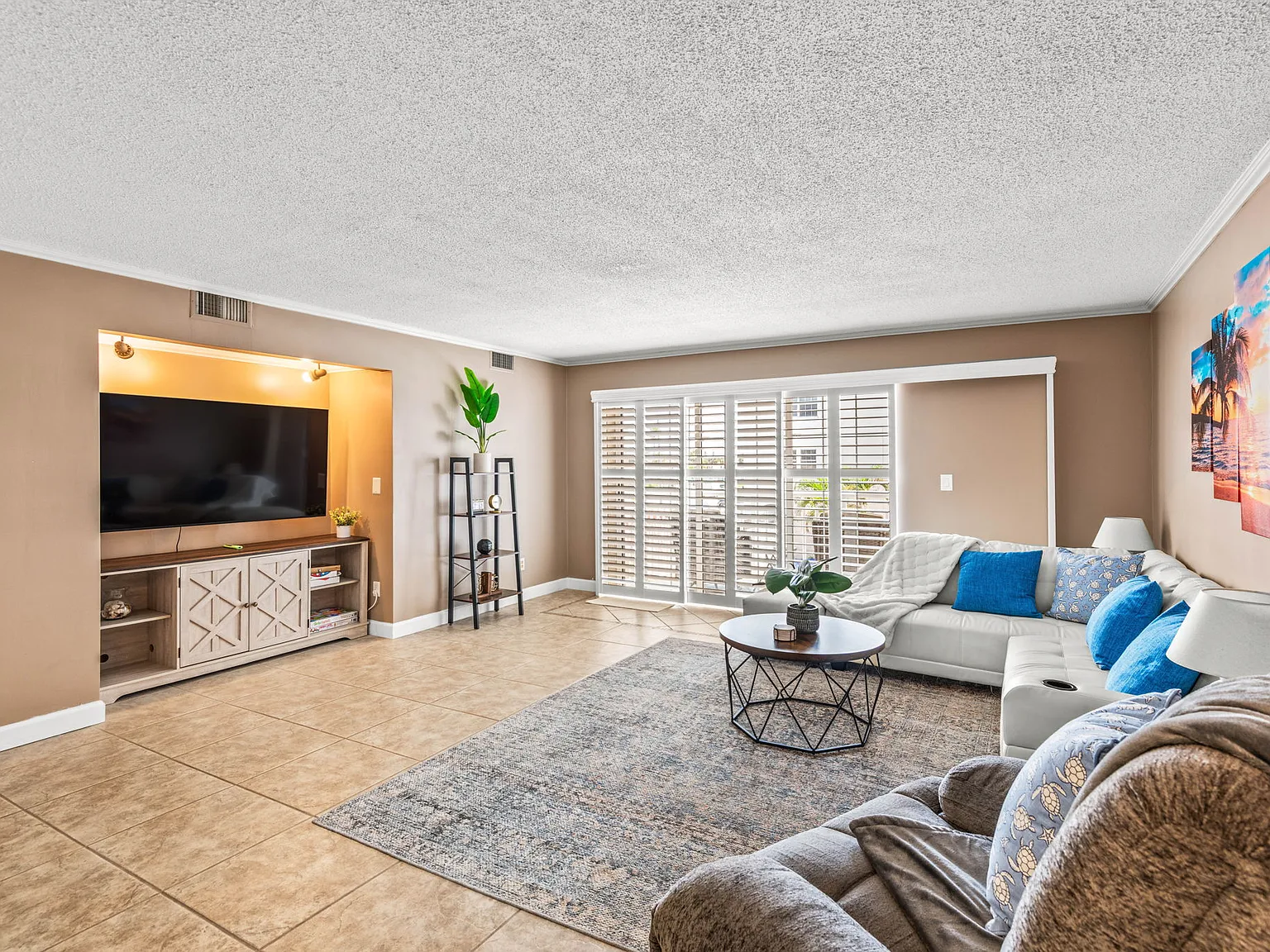 2 bed, 1200 sqft, $9,000 — Photo 4