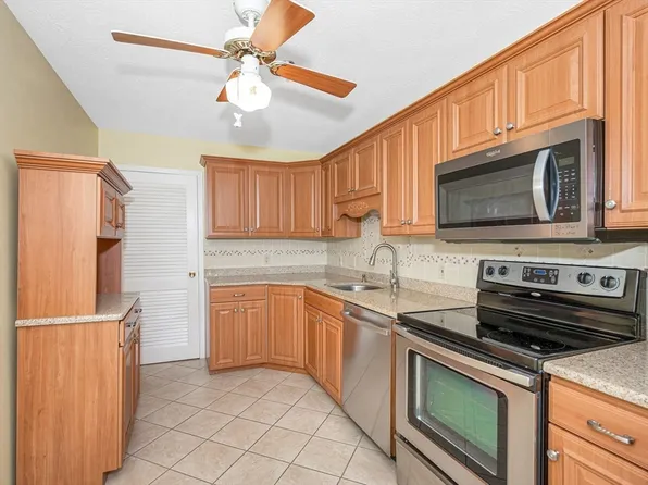 14 Dallas Dr Unit 203, Dracut, MA 01826